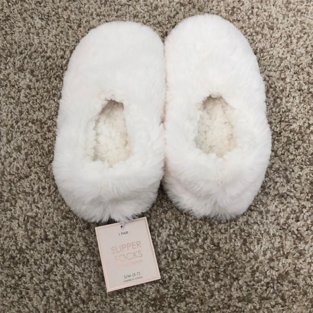 📦 🚚 EVERYTHING MUST GO! NWT Slipper Socks